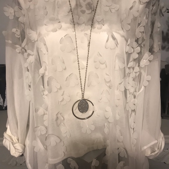 Shear elegant blouse - Picture 3 of 3